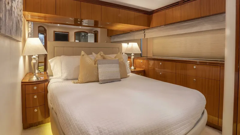 Slide: The Image of Hatteras 80 Gallopin- VIP Stateroom 2007 Hatteras 80 Gallopin - 7648139