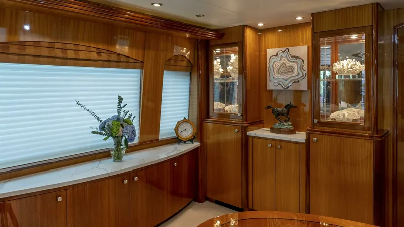 Slide: The Image of Hatteras 80 Gallopin- Decor 2007 Hatteras 80 Gallopin - 7648118