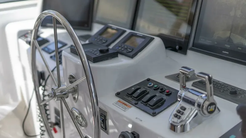 Slide: The Image of Hatteras 80 Gallopin- Flybridge Helm 2007 Hatteras 80 Gallopin - 7648154