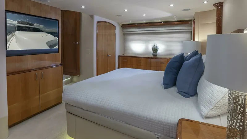 Slide: The Image of Hatteras 80 Gallopin-Master Stateroom 2007 Hatteras 80 Gallopin - 7648129