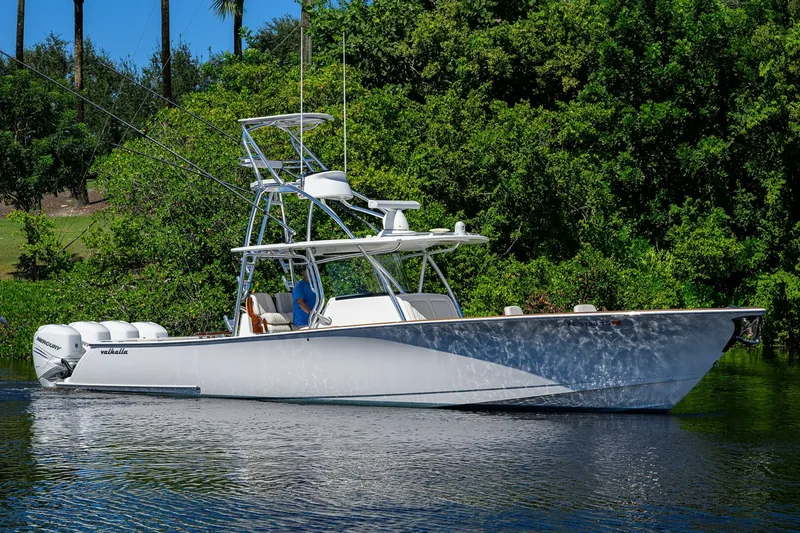 The Image of MISS ALLIED 2022 Valhalla V41 Center Console MISS ALLIED - 5746963