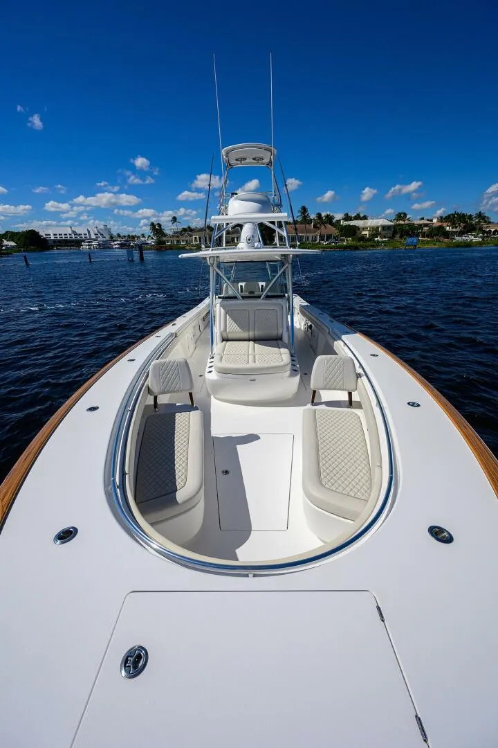 Slide: The Image of Bow 2022 Valhalla V41 Center Console MISS ALLIED - 5747290