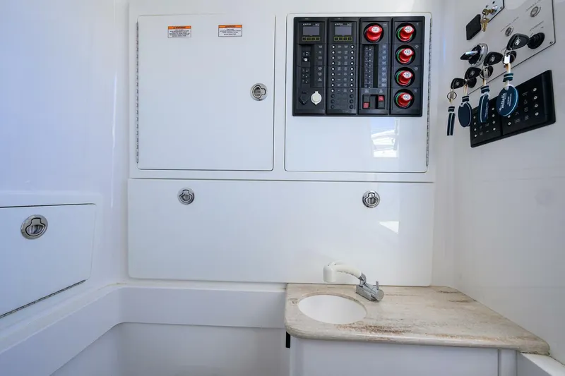 Slide: The Image of Head 2022 Valhalla V41 Center Console MISS ALLIED - 5747304