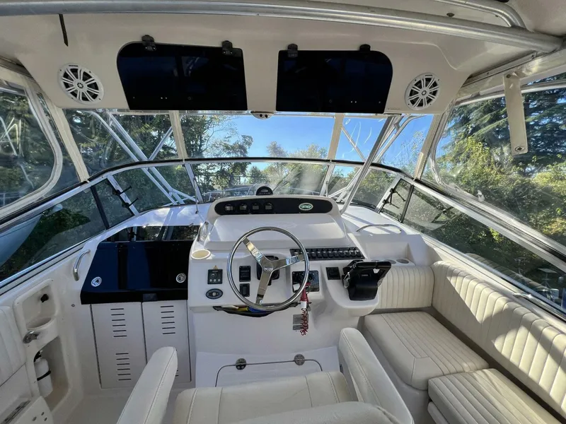 Slide: The Image of Grady-White Express 330 2004 - 5747032