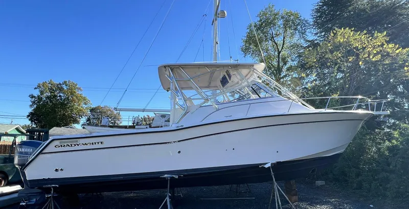 Slide: The Image of Grady-White Express 330 2004 - 5747018