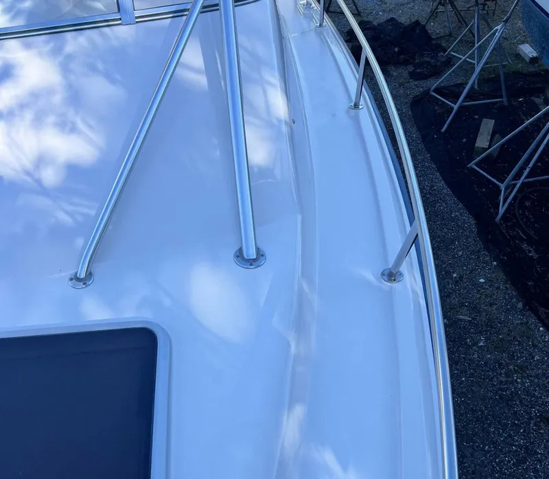 Slide: The Image of Grady-White Express 330 2004 - 5747050