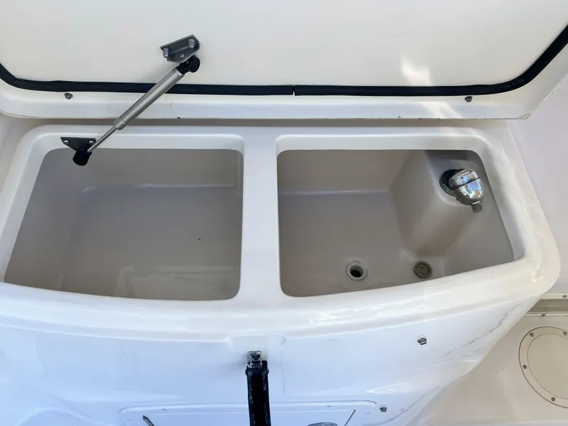 Slide: The Image of Grady-White Express 330 2004 - 5747054