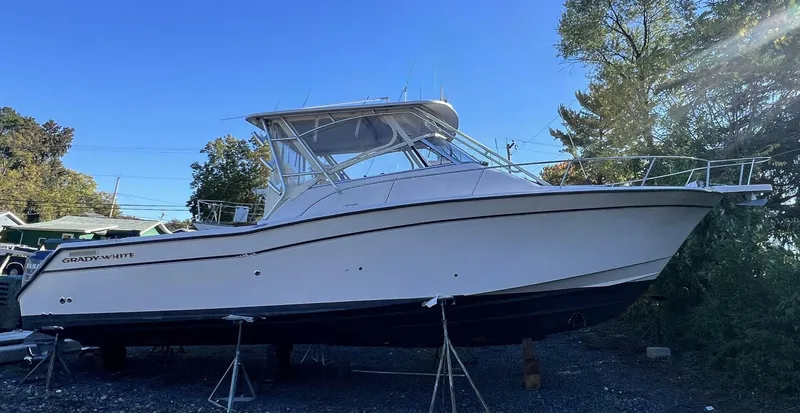 Slide: The Image of Grady-White Express 330 2004 - 5747060