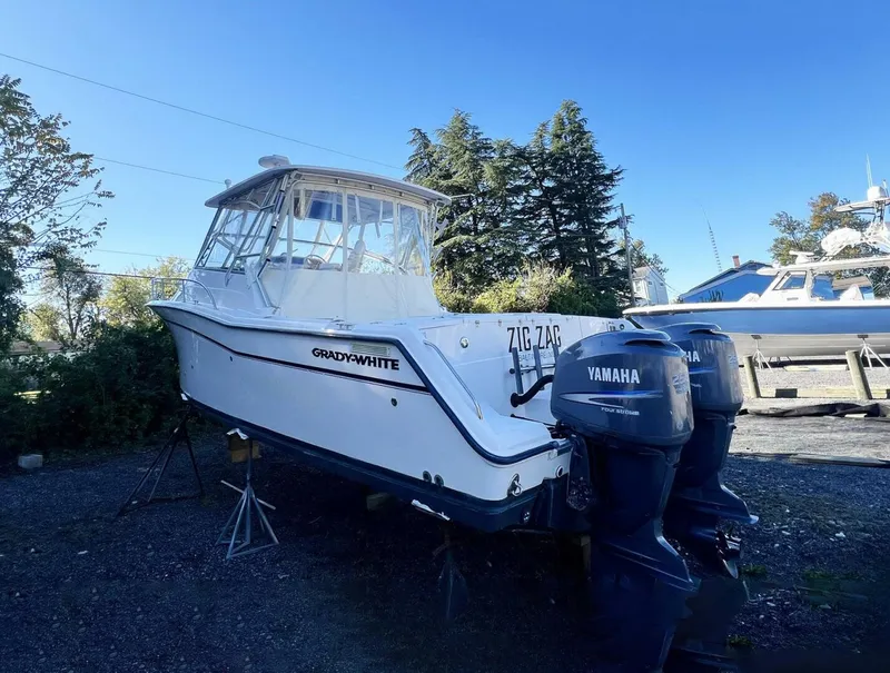 Slide: The Image of Grady-White Express 330 2004 - 5747022