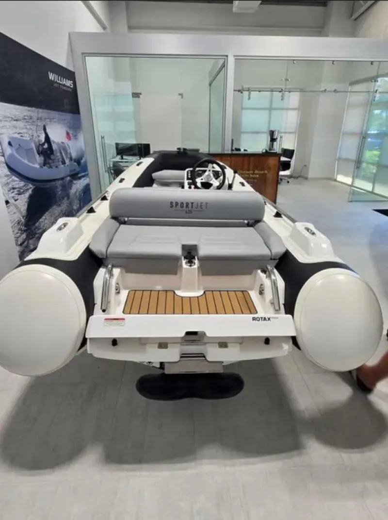 Slide: The Image of Williams 435 SportJet 2024 - 5748295