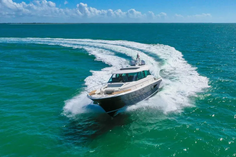 Slide: The Image of Tiara EX 60 2023 - 5780231