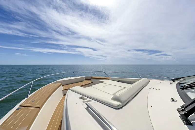 Slide: The Image of Tiara EX 60 2023 - 5780082