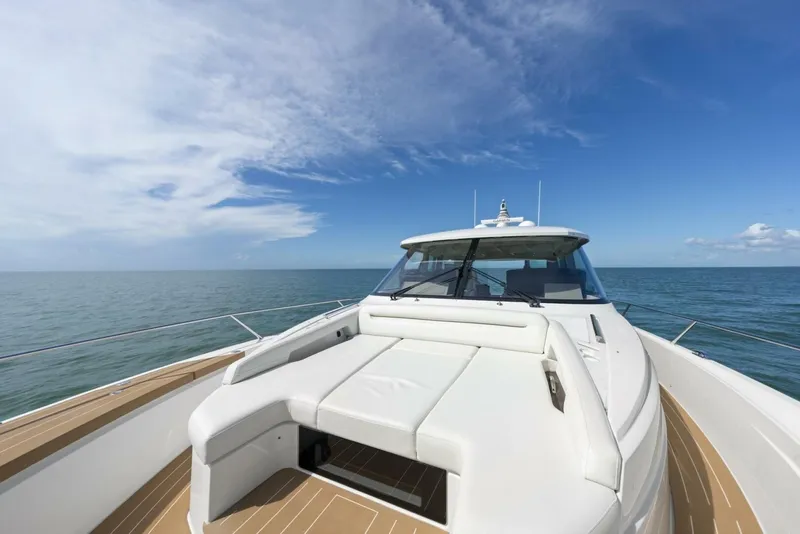 Slide: The Image of Tiara EX 60 2023 - 5780083