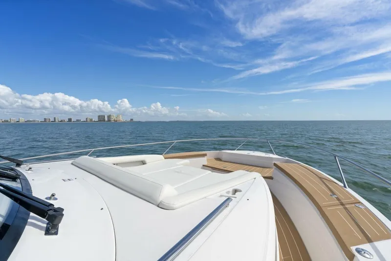 Slide: The Image of Tiara EX 60 2023 - 5780087