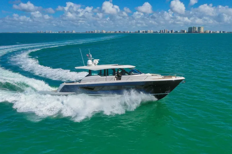 Slide: The Image of Tiara EX 60 2023 - 5780230