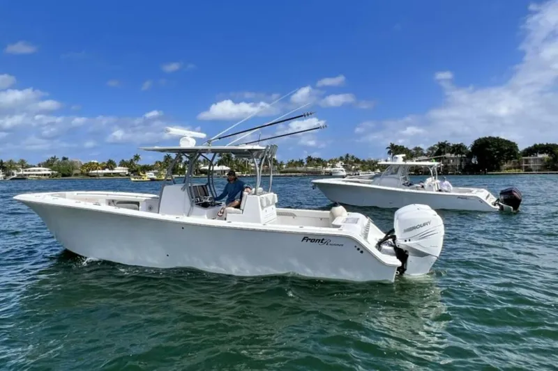 Slide: The Image of Front Runner 33 Center Console 2026 - 5748630