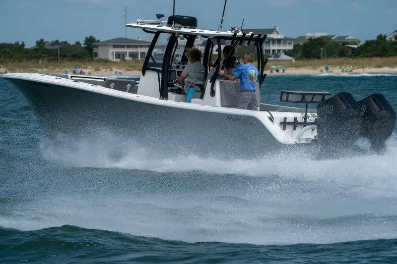 Slide: The Image of Front Runner 33 Center Console 2026 - 5748651