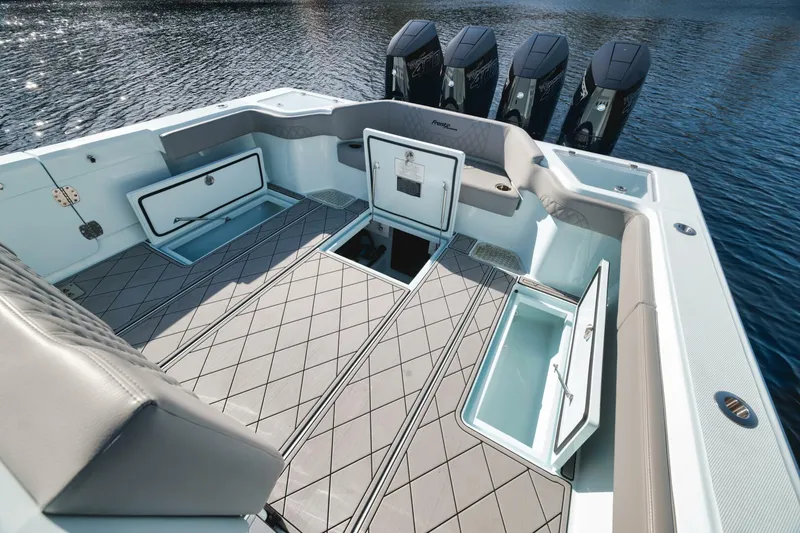 Slide: The Image of Front Runner 39 Center Console 2026 - 5749238