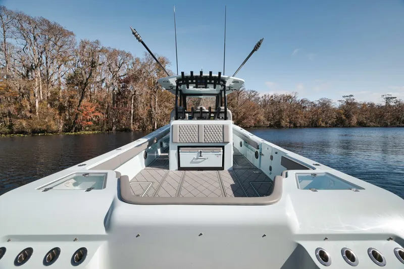 Slide: The Image of Front Runner 39 Center Console 2026 - 5749246