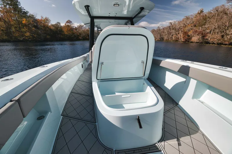 Slide: The Image of Front Runner 39 Center Console 2026 - 5749270