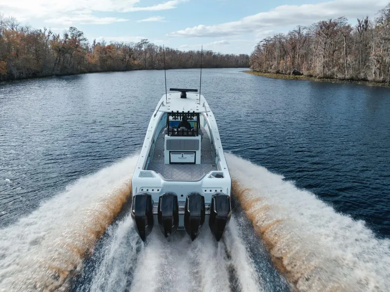 Slide: The Image of Front Runner 39 Center Console 2026 - 5749223