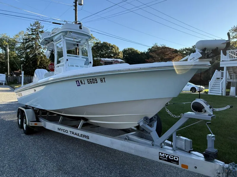 Slide: The Image of Everglades 243 Center Console 2023 - 5749363