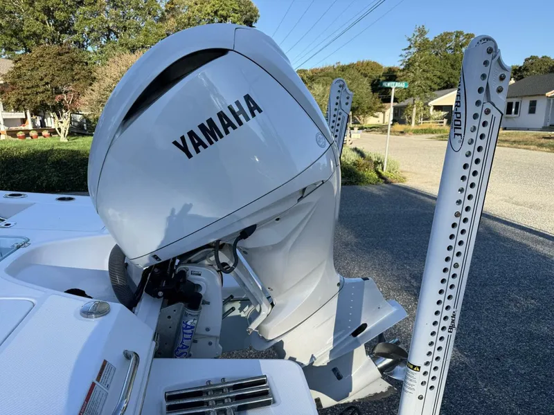 Slide: The Image of Everglades 243 Center Console 2023 - 5749382