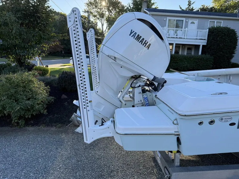 Slide: The Image of Everglades 243 Center Console 2023 - 5749384