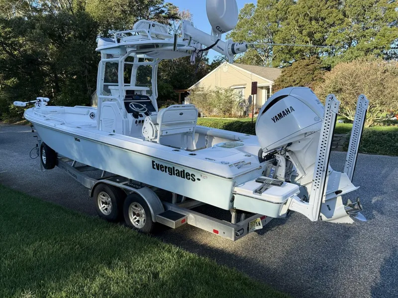 Slide: The Image of Everglades 243 Center Console 2023 - 5749386