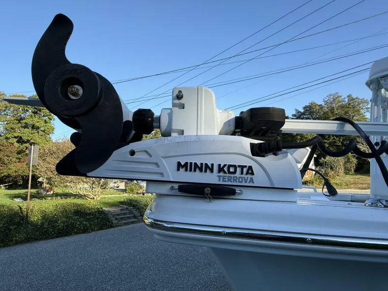 Slide: The Image of Everglades 243 Center Console 2023 - 5749365