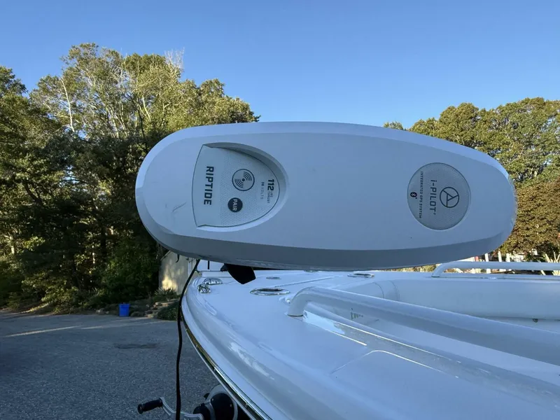 Slide: The Image of Everglades 243 Center Console 2023 - 5749367