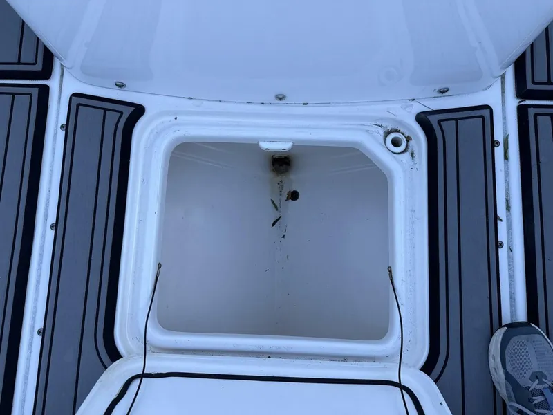 Slide: The Image of Everglades 243 Center Console 2023 - 5749369