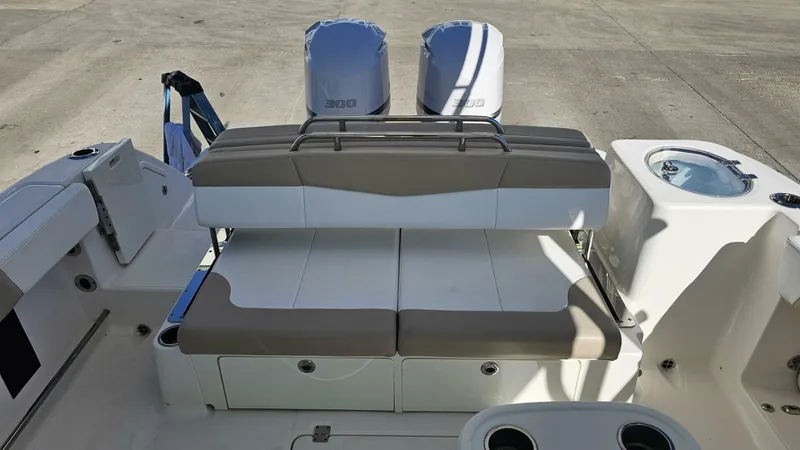 Slide: The Image of Robalo R317 2018 - 5749679
