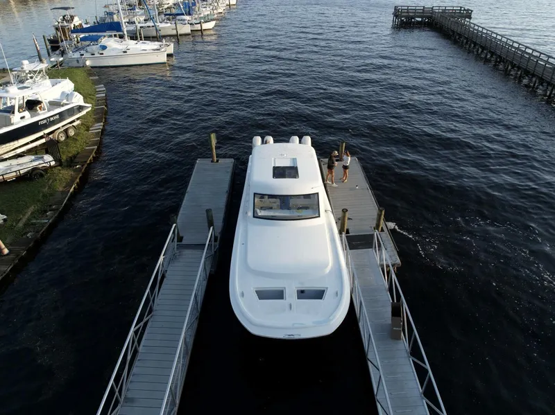 Slide: The Image of Front Runner 43 HTX 2026 - 5749664