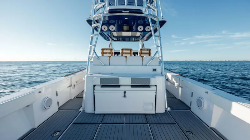 Slide: The Image of Front Runner 47 Center Console 2026 - 5749701