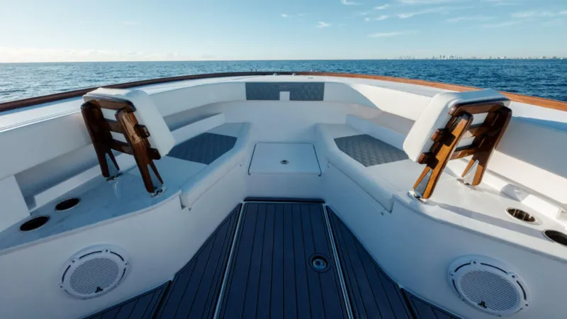 Slide: The Image of Front Runner 47 Center Console 2026 - 5749707