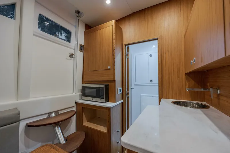 Slide: The Image of Front Runner 47 Center Console 2026 - 5749712