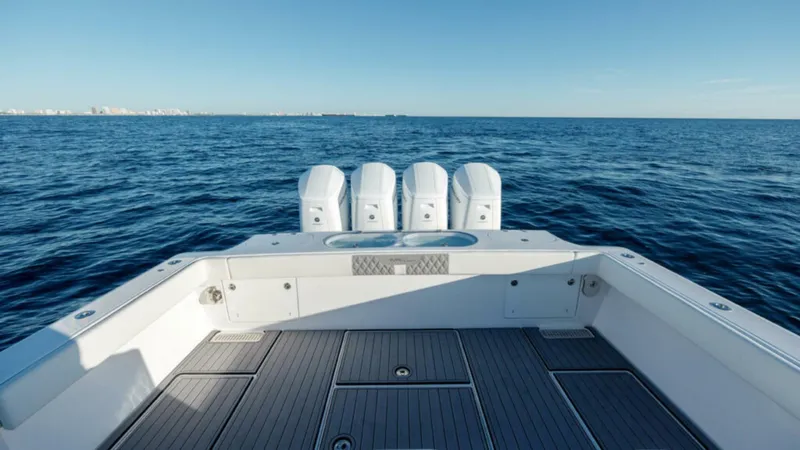 Slide: The Image of Front Runner 47 Center Console 2026 - 5749698
