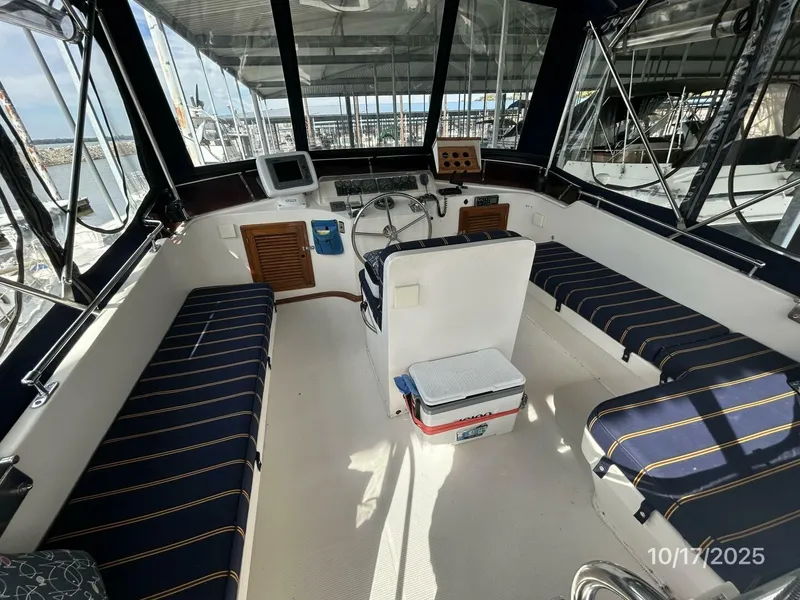 Slide: The Image of 40' Kha Shing flybridge forward - 5753519