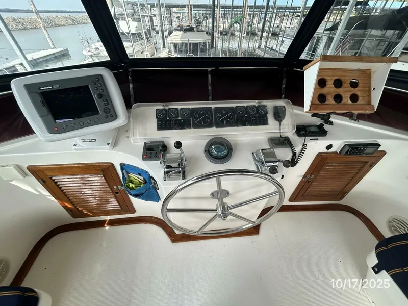 Slide: The Image of 40' Kha Shing flybridge helm2 - 5753521