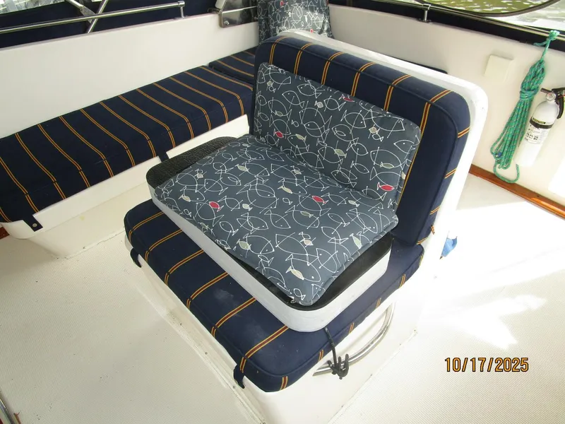 Slide: The Image of 40' Kha Shing flybridge helmseat - 5753522