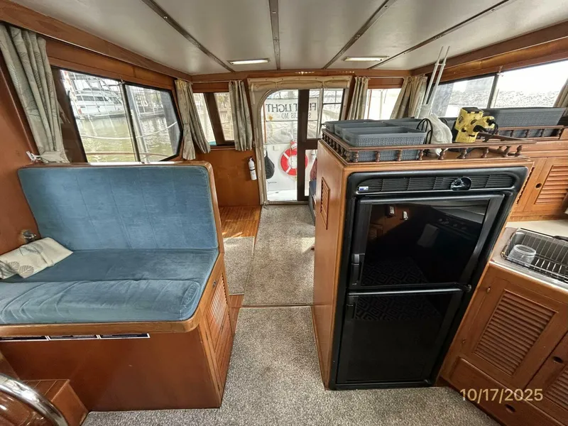 Slide: The Image of 40' Kha Shing salon aft - 5753619