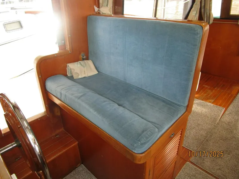 Slide: The Image of 40' Kha Shing lower helm helmseat - 5753604