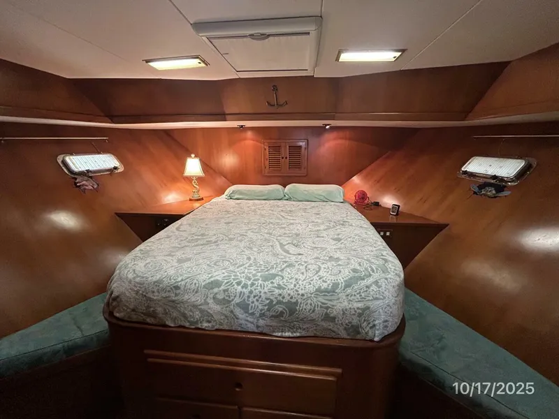 Slide: The Image of 40' Kha Shing master stateroom - 5753609