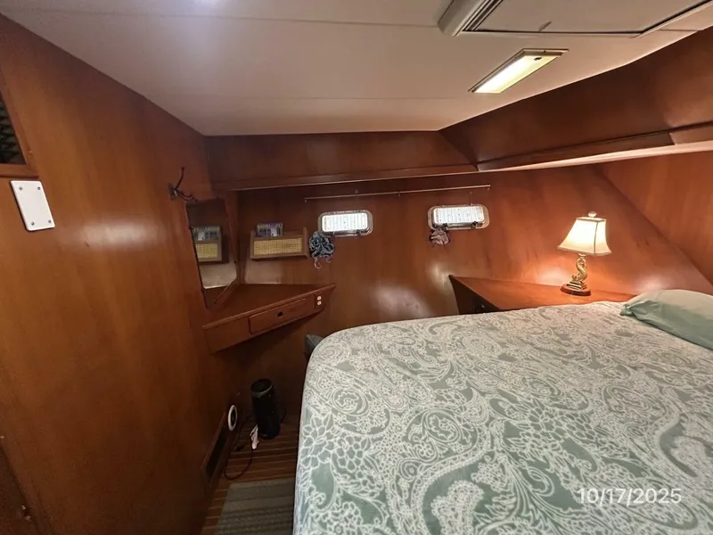 Slide: The Image of 40' Kha Shing master stateroom port - 5753610