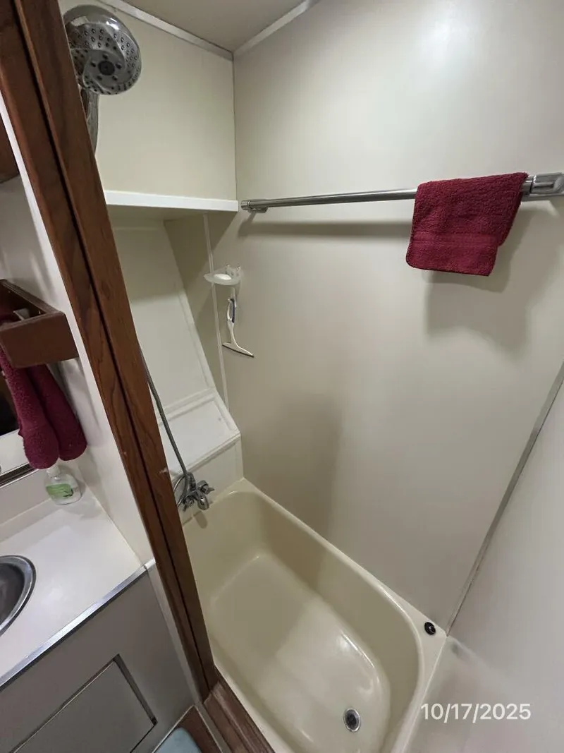 Slide: The Image of 40' Kha Shing shower - 5753637