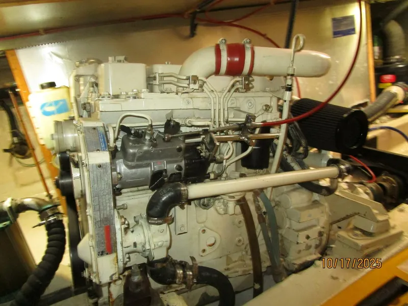 Slide: The Image of 40' Kha Shing starboard main engine - 5753627