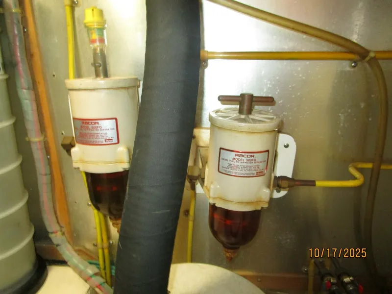 Slide: The Image of 40' Kha Shing port Racor fuel filter - 5753614