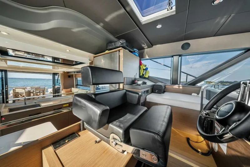 Slide: The Image of 2023 Prestige X70 'Charlotte' - 5750366