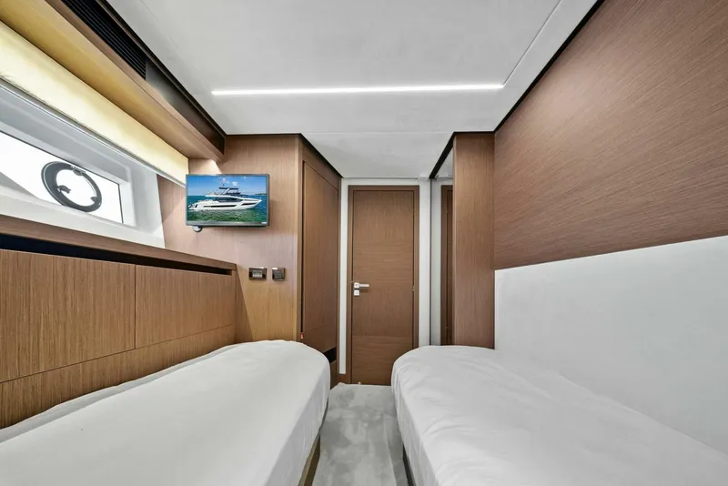 Slide: The Image of 2023 Prestige X70 'Charlotte' - 5750393